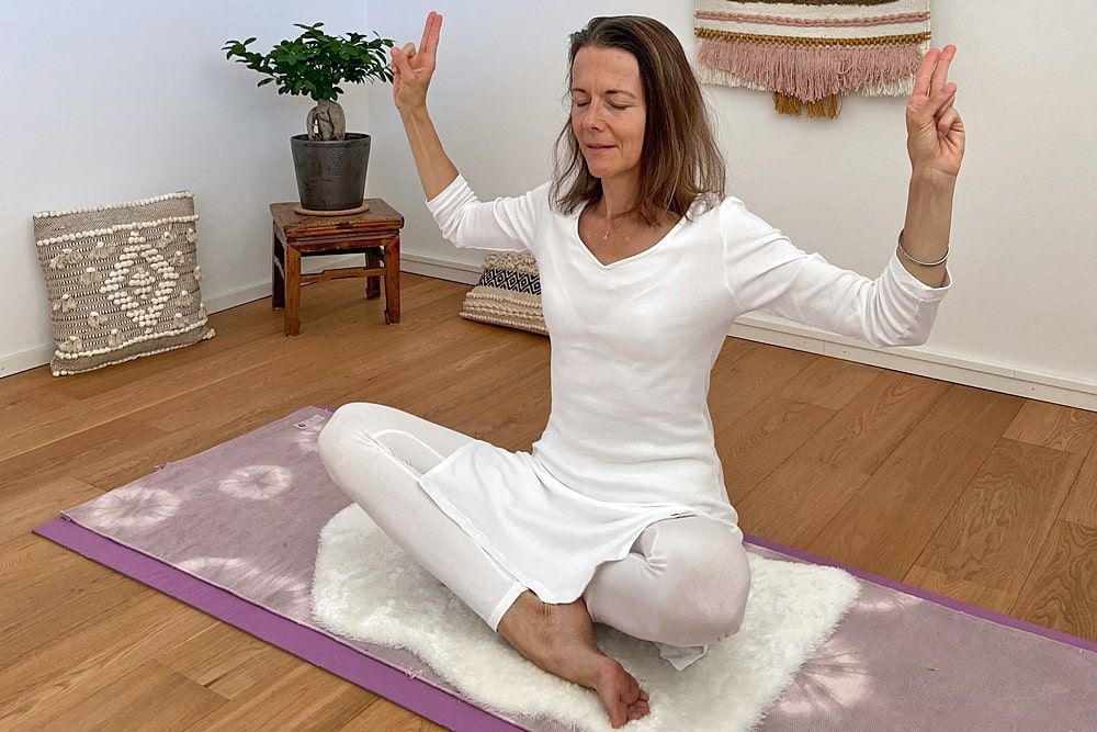 Kundalini Yoga: Maha  Giaan Mudra